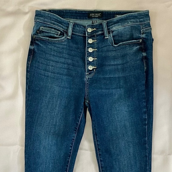 Judy Blue Button Fly Skinny Jeans - 11/30 - Picture 4 of 11